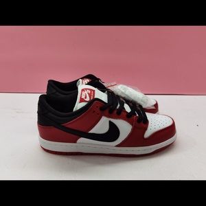 Nike SB Dunk Low ‘Chicago’